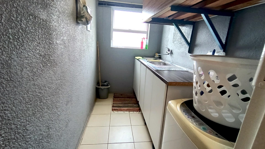 5 Bedroom Property for Sale in Yorkshire Estate Western Cape